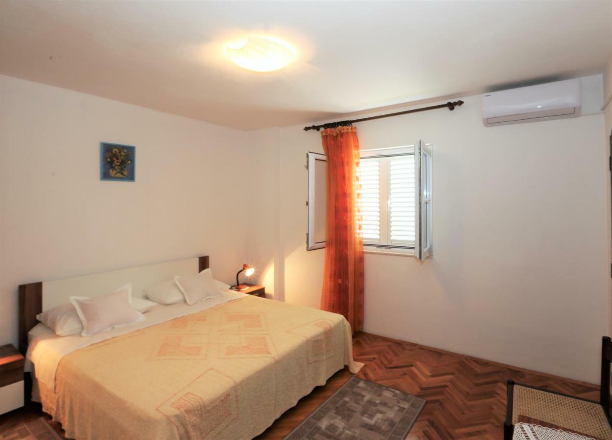 Apartmani Vinko Baska Voda Bagian luar foto