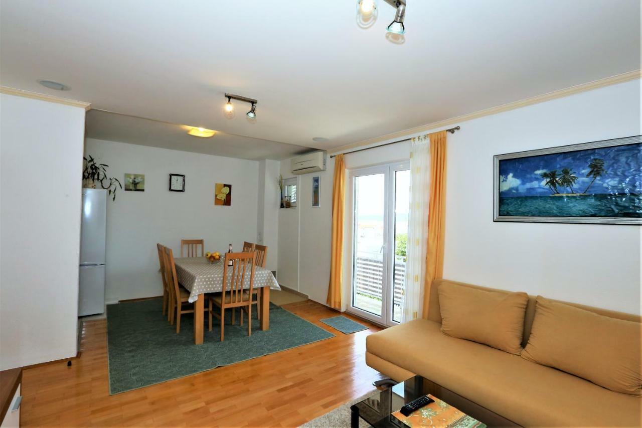 Apartmani Vinko Baska Voda Bagian luar foto