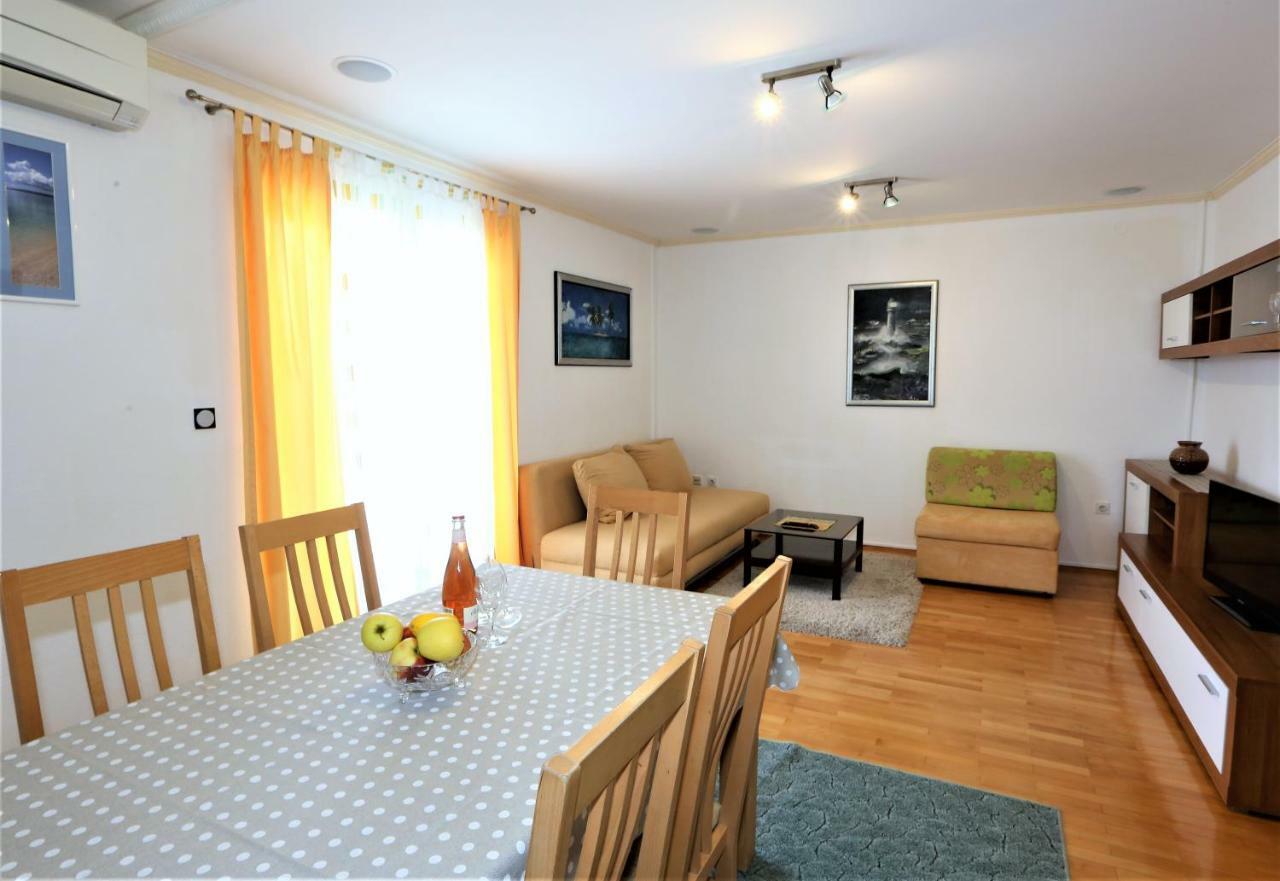 Apartmani Vinko Baska Voda Bagian luar foto