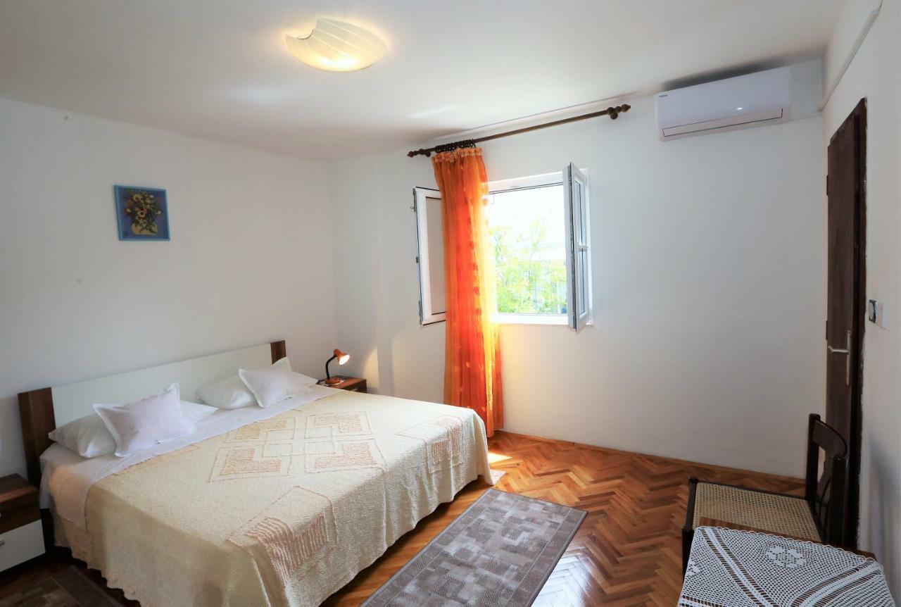Apartmani Vinko Baska Voda Bagian luar foto
