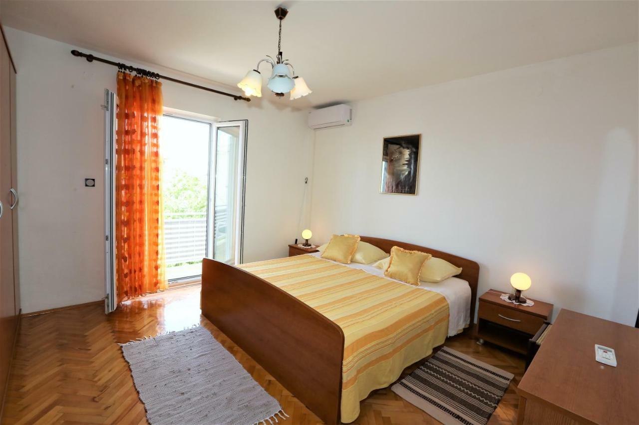 Apartmani Vinko Baska Voda Bagian luar foto