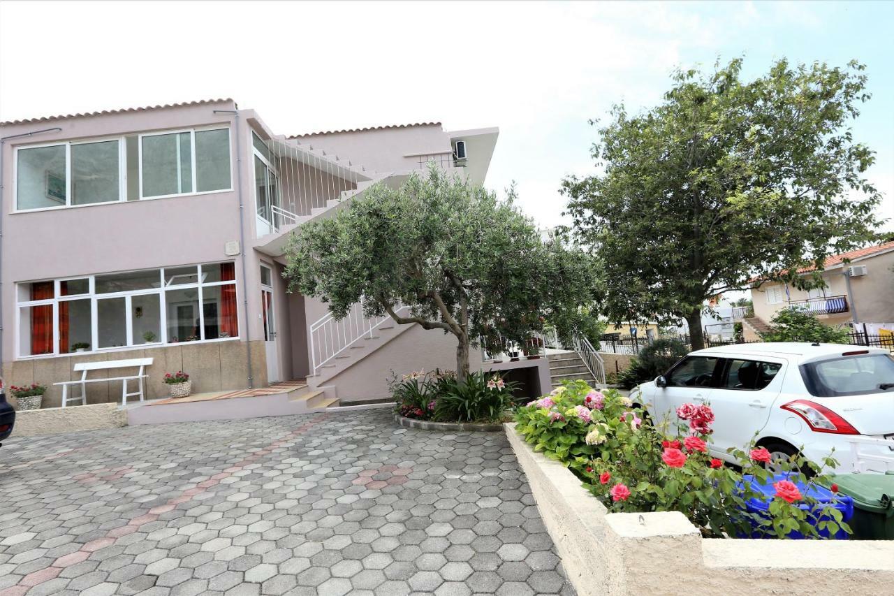 Apartmani Vinko Baska Voda Bagian luar foto